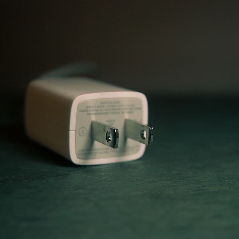 Low Orbit Compatible Power Adapter, 140W